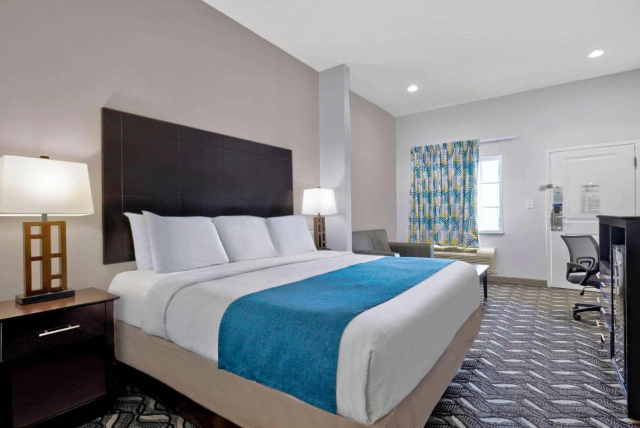 Hotel 6-pleasanton, Tx 2*