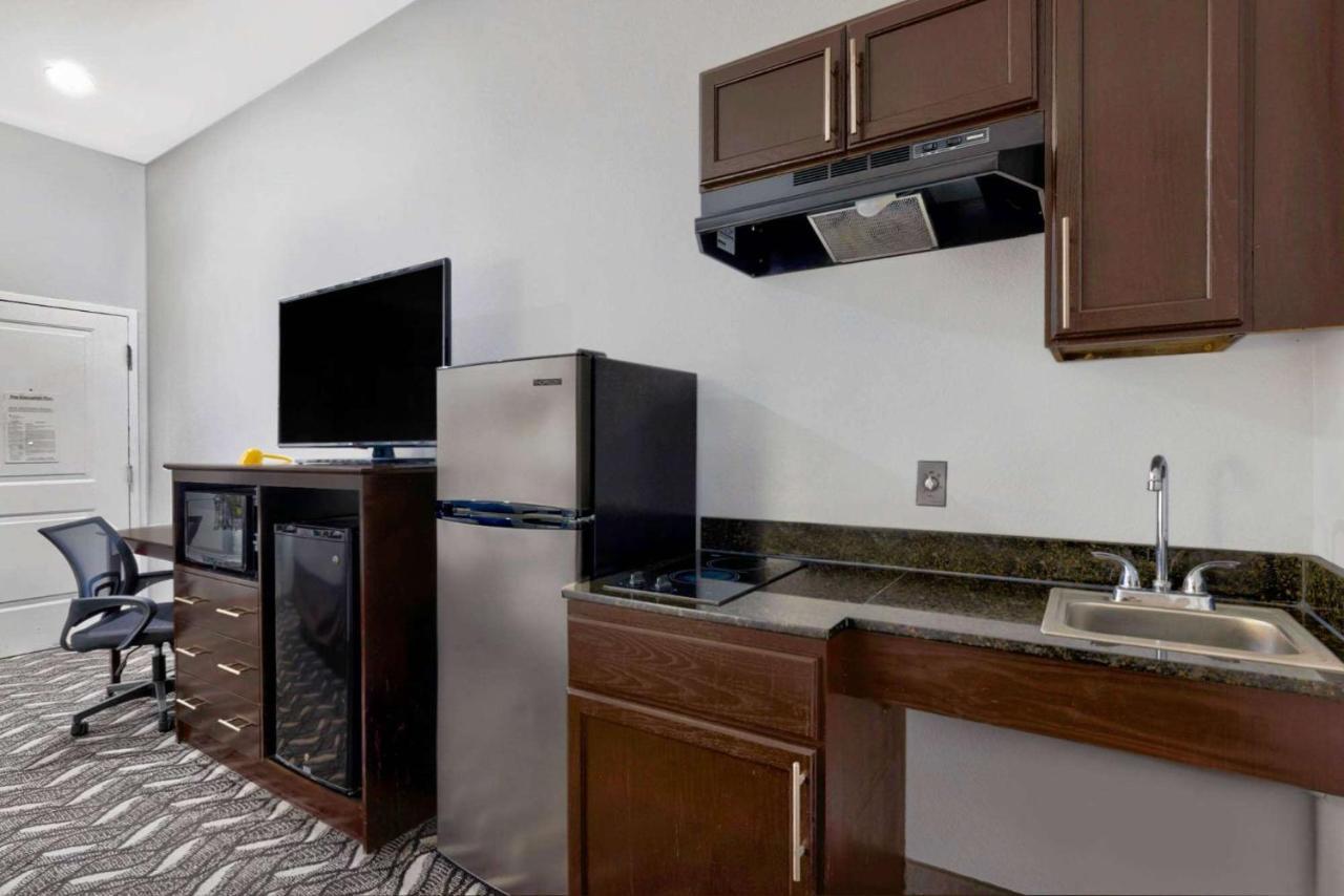Hotel 6-pleasanton, Tx Pleasanton