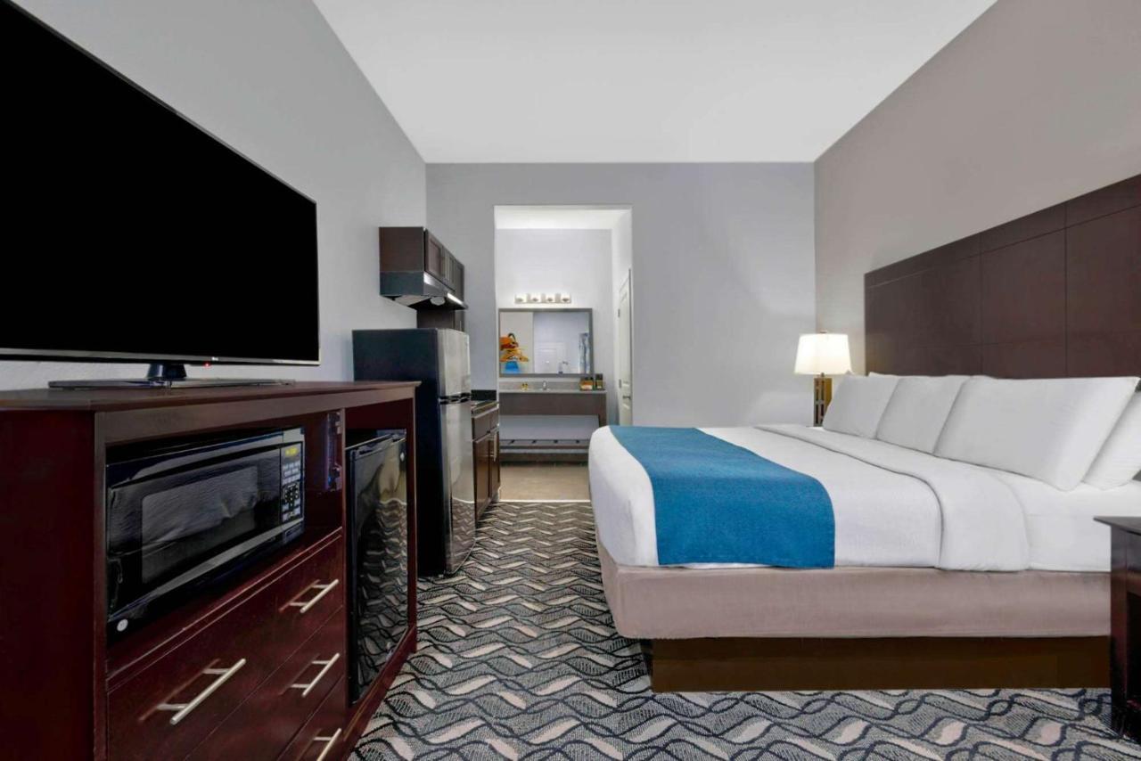 Hotel 6-pleasanton, Tx 2*